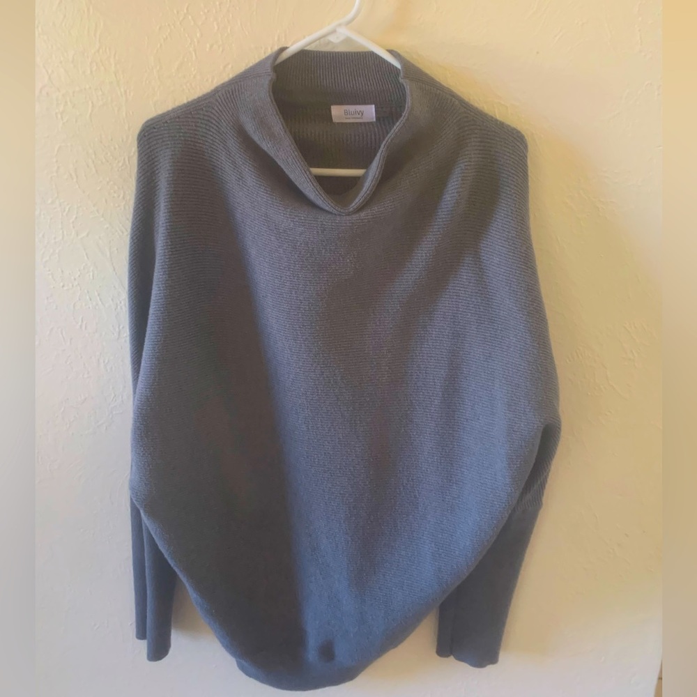 BluIvy, women’s sweater, M/L, EUC